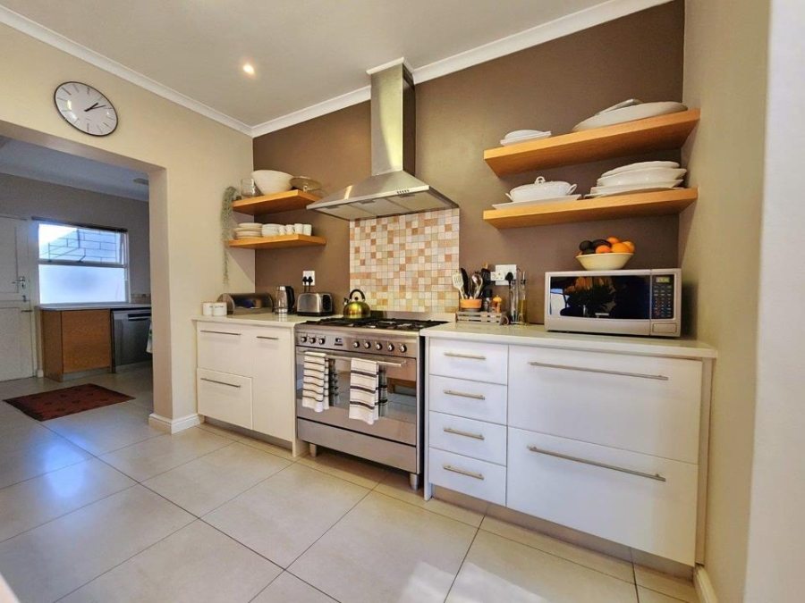 5 Bedroom Property for Sale in Panorama Western Cape